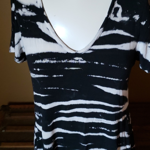 Black and White Tie-Dye Stripes (0142) 💥 - Picture 2 of 5